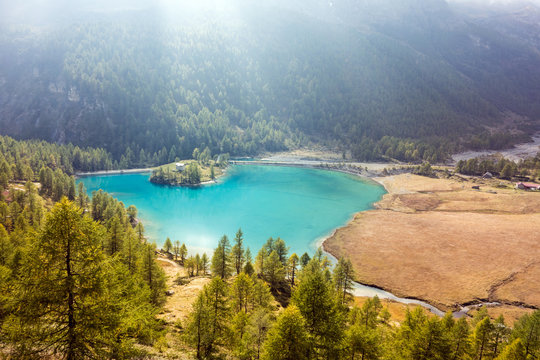 Lagh da Pal&uuml;, Bergsee mit Insel, Poschiavo, Graub&uuml;nden, Schweiz