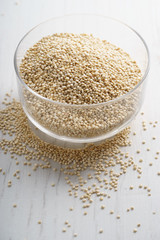 white dried quinoa seeds