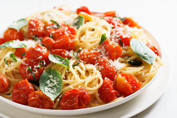 spaghetti with roasted tomato and fresh basil