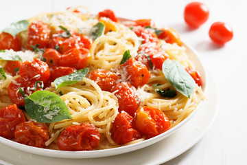 spaghetti with roasted tomato and fresh basil