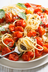 spaghetti with roasted tomato and fresh basil