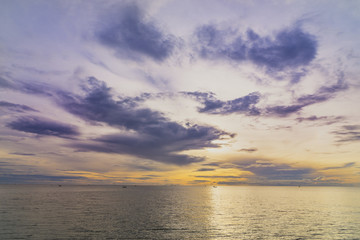 Naklejka premium abstract sunset time on sea and clouds with twilight filter
