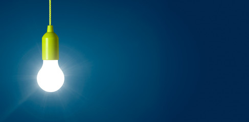 Leuchtende Lampe mit Textfreiraum