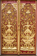 Fototapeta na wymiar Thai temple door, gold door