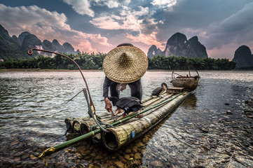 Asian fisherman at sunset - obrazy, fototapety, plakaty