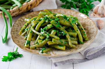 Salad of green beans with garlic, parsley and cilantro