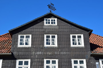 Fassade mit Schieferplatten