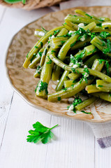 Salad of green beans with garlic, parsley and cilantro