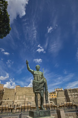 Fototapeta premium Caesar Octavian Augustus Statue in front of Ancient Trajan's Mar
