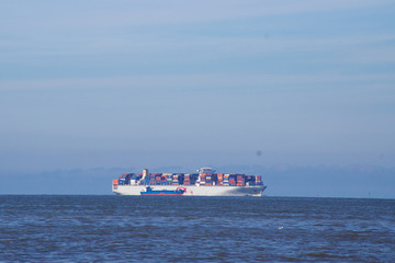 Schiffe in der Nordsee bei Cuxhaven