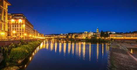 Fototapeta na wymiar Embankment of the river Arno in Florence