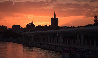 Atardecer en el puerto de Málaga