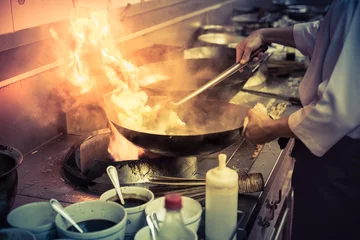 Photo sur Plexiglas Cuisinier Blurred chef cooking