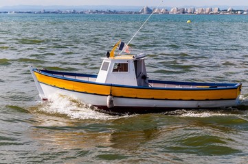 Fototapeta premium Petit bateau en bois.
