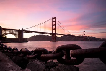 Fotobehang Golden Gate Bridge in San Francisco, Californië na zonsondergang © Uladzik Kryhin