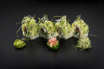 Sushi uramaki, inside out, california roll