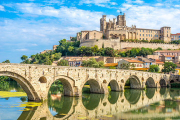 Panoramic view at the Old Bridge over Orb river with Cathedral of Saint Nazaire in Beziers - France - obrazy, fototapety, plakaty