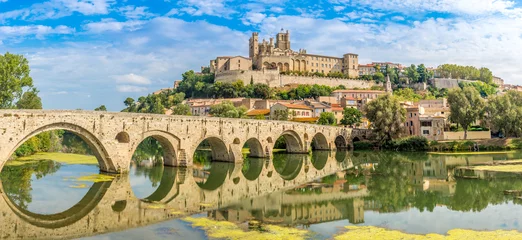 Keuken spatwand met foto Panoramic view at the Old Bridge over Orb river with Cathedral of Saint Nazaire in Beziers - France © milosk50