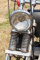Fototapeta premium Avant et phares de moto en gros plan