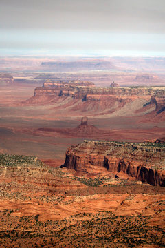 Buttes and Cliffs near Monument Valley, Arizona, USA © Graham Shanks