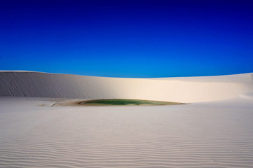 ブラジルの白い砂漠「レンソイス」
