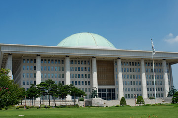 Obraz premium Zgromadzenie rządowe w Seulu w Korei Południowej