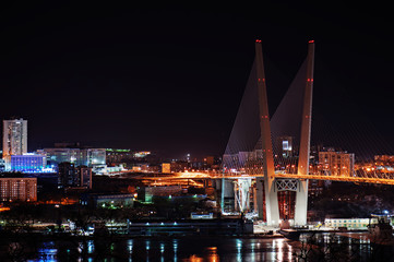 Fototapeta premium night view of the bridge in the Russian Vladivostok over the Golden Horn bay