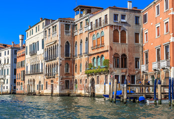 Fototapeta na wymiar Facades Venice, view of the palaces in the Grand Canal with water