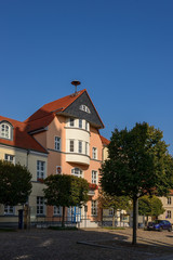 Fototapeta na wymiar Das klassizistische Rathaus in Fürstenberg an der Havel