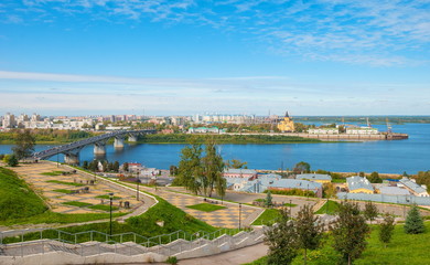 Obraz premium view of the confluence of the Oka and Volga rivers from the embankment in Nizhny Novgorod