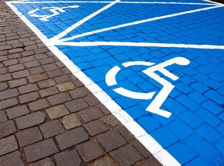 Miejsca parkingowe dla osób niepełnosprawnych - obrazy, fototapety, plakaty