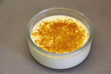Crème brulée dans un ramequin