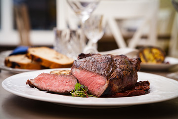Entrecote with grilled garlic