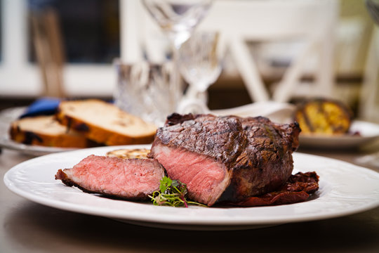 Entrecote with grilled garlic