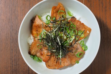 チャーシュー丼