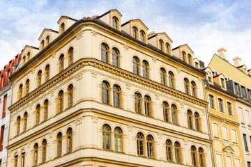 Fototapeta na wymiar Altbaufassaden in Dresden