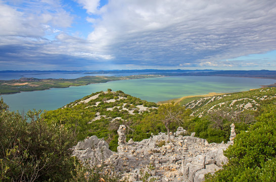 Ausblick über den Vransko See und kroatischen Inseln