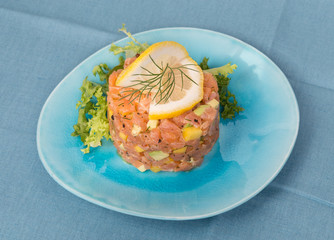 Tatar vom Lachs mit Avocado und Mango