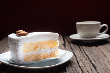 Vanilla cake topping with white chocolate and almond