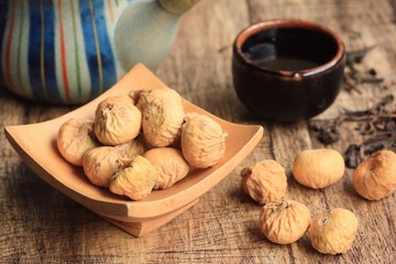 dried figs and hot tea