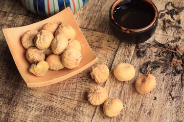 dried figs and hot tea
