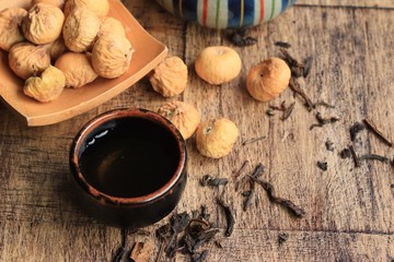 dried figs and hot tea