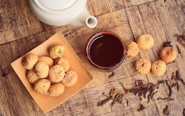 dried figs and hot tea