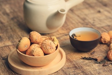 dried figs and hot tea