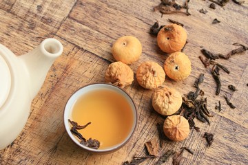 dried figs and hot tea