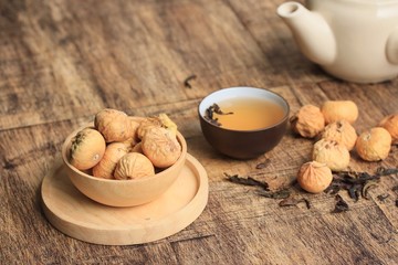 dried figs and hot tea