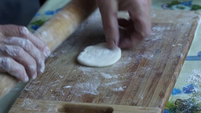 Unrolling and molding of dough chef