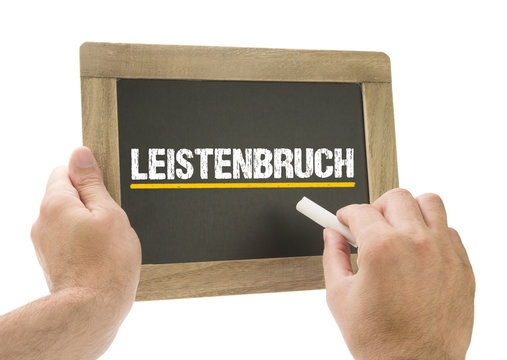 Leistenbruch - Hand schreibt auf Kreidetafel