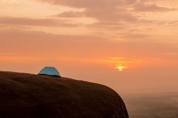 Obraz premium Tourist tent in camp among rock in the mountain