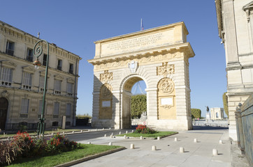 Fototapeta na wymiar arc de triomphe à Montpellier, France